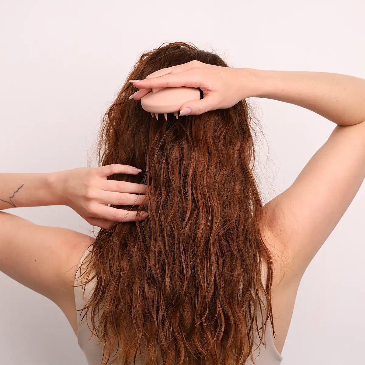 שיער לאחר שימוש במברשת עיסוי לקרקפת